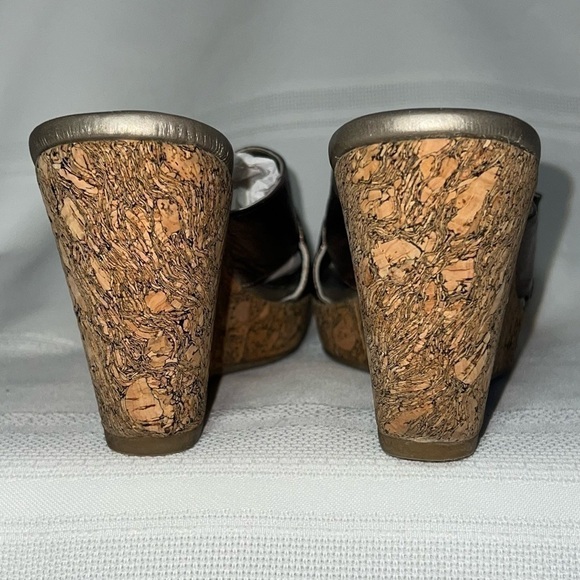 💥SALE💥 Brighton Metallic Bronze Italian‎ Leather Cork Platform Wedges Sz 7.5 EUC - Picture 8 of 13